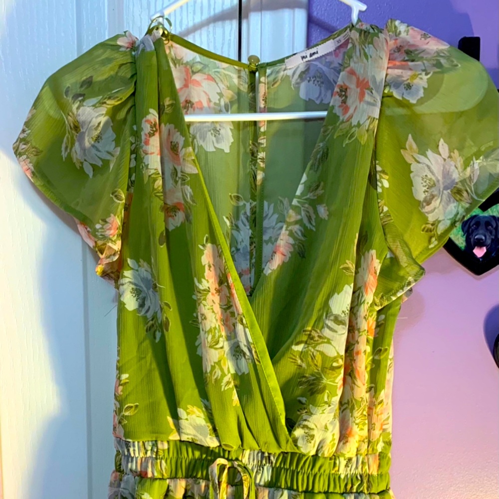 Floral green romper with elastic waist